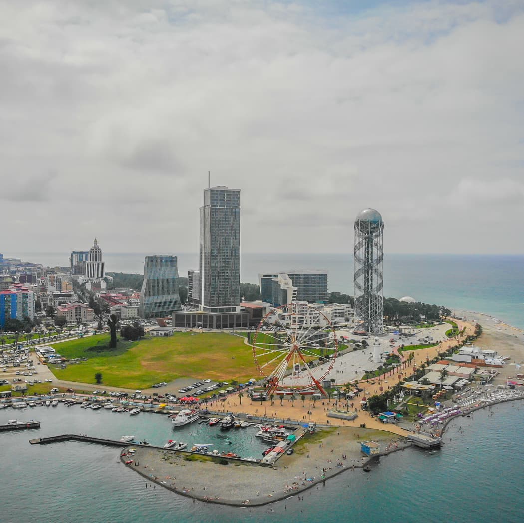 Batumi s’est Transformée au Fil des Décennies : D’une Ville Portuaire à une Métropole Moderne