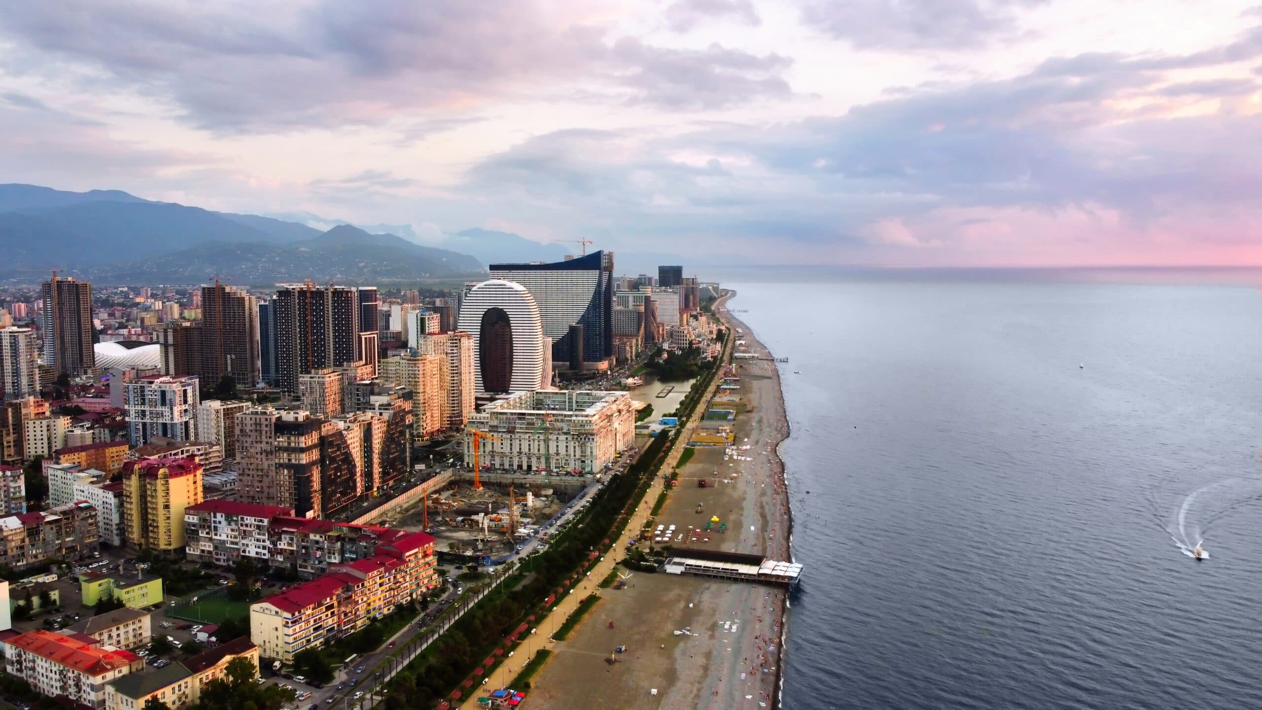 Batumi : Un Hub Stratégique au Bord de la Mer Noire Attirant Touristes et Entrepreneurs