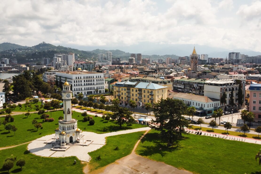  Pourquoi Investir à Batoumi ? Opportunités et Avantages en 2024